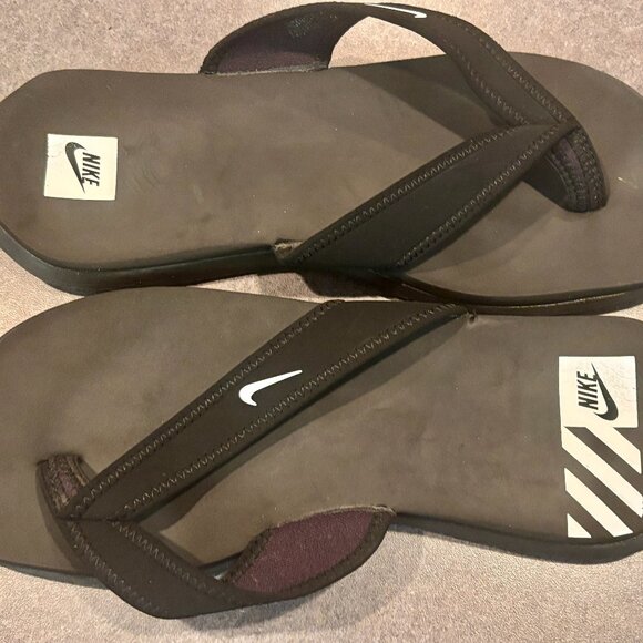 Nike Thong Flip Flops Women's 10/Men's 9 Black Sandals Slip On  ****SHIPPING AVA - Picture 1 of 4